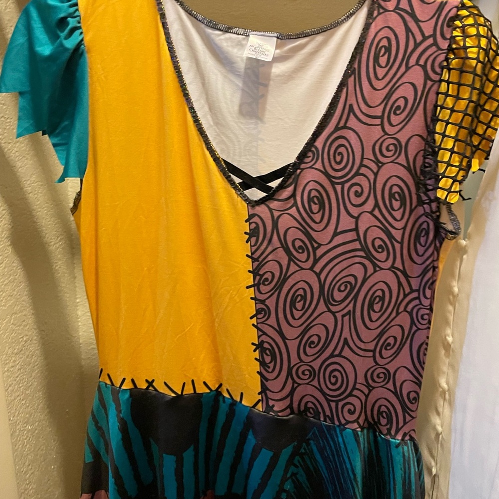 Costume - Picture 3 of 3